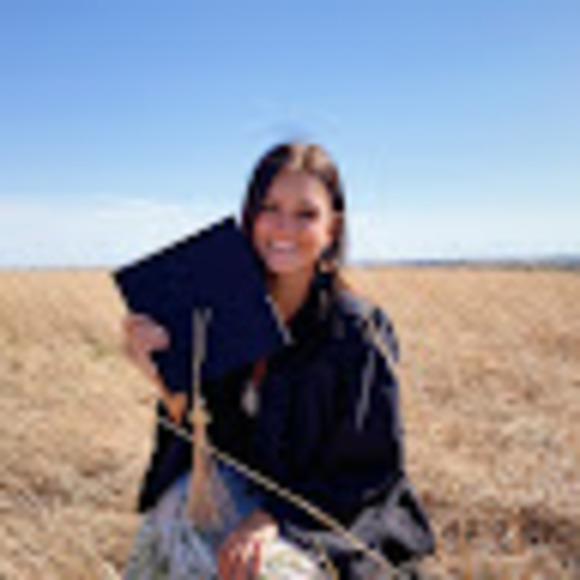 Meet your Posher, Courtney - Picture 1 of 1